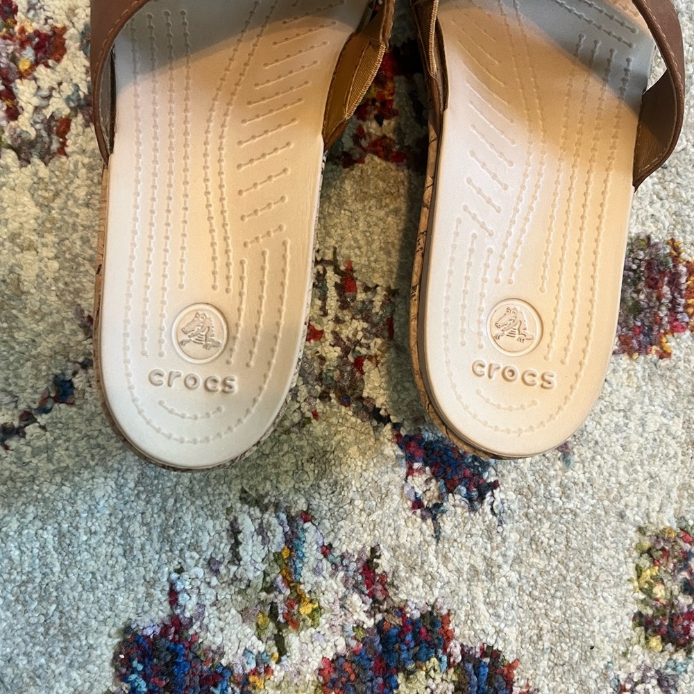 CROCS Women's Tan Leather Upper Wedge Sandals Size 8 - Picture 4 of 6